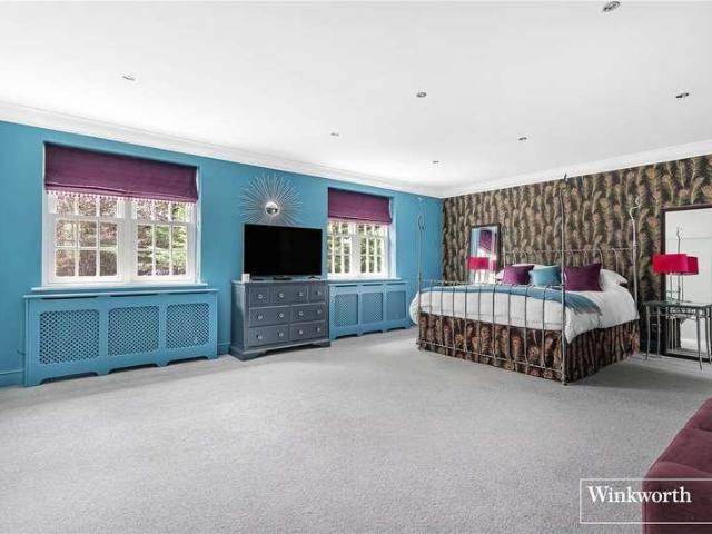 6 bed house for sale