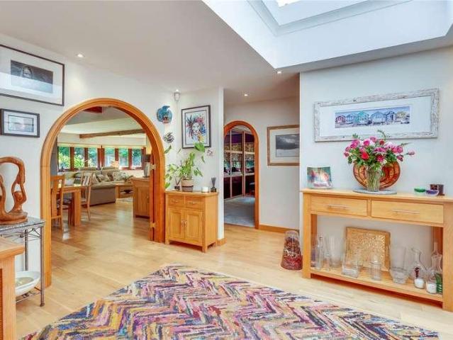 6 bed house for sale