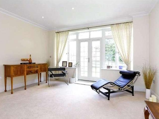 6 bed house for sale