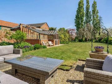 6 bed house for sale