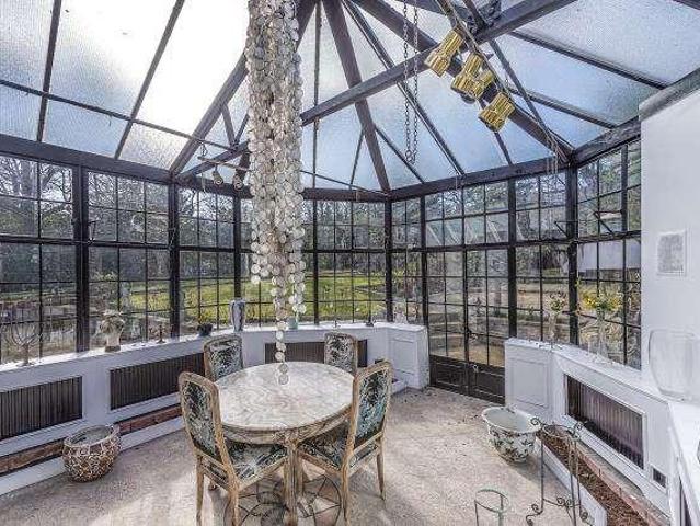 6 bed house for sale