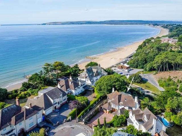 6 bed house for sale