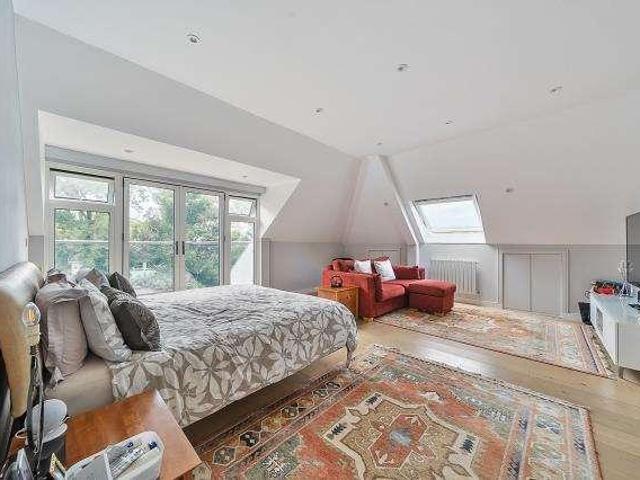 6 bed house for sale