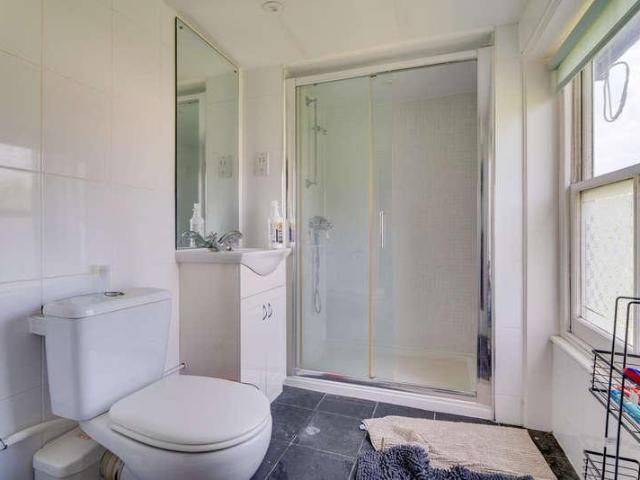 6 bed house for sale