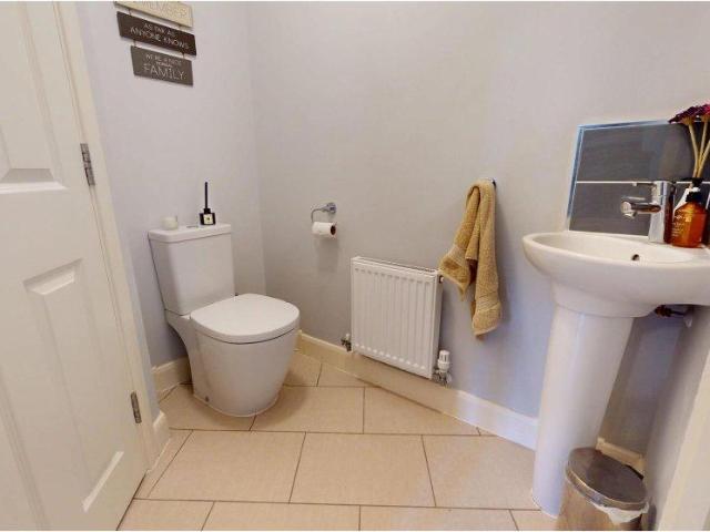 6 bed house for sale