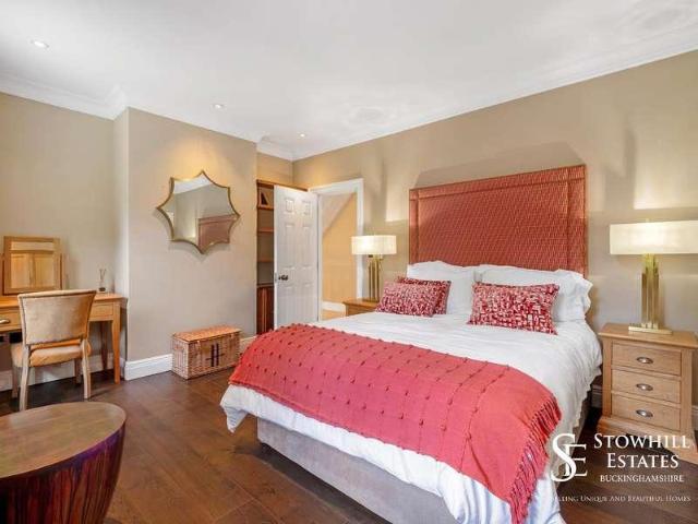 6 bed house for sale