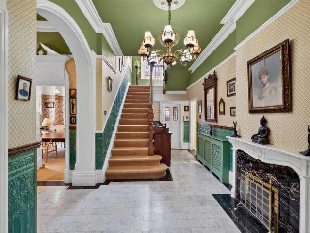 6 bed house for sale