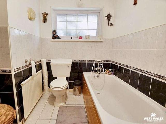 6 bed house for sale