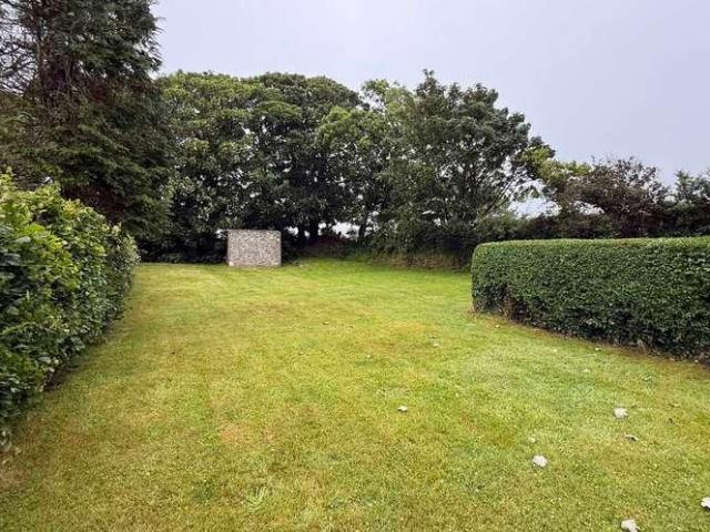 6 bed house for sale