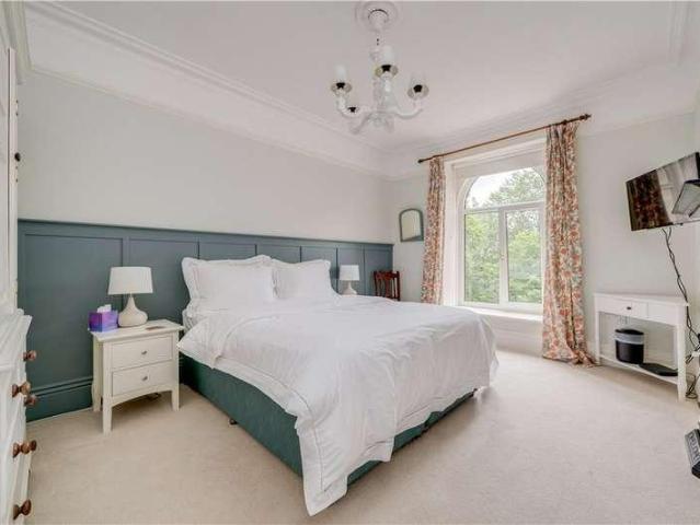 6 bed house for sale