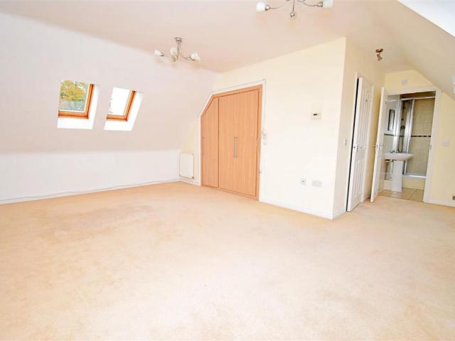 6 bed house for sale
