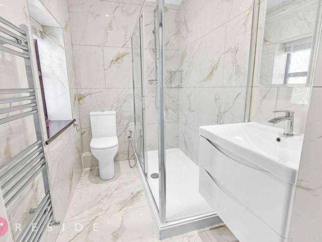 6 bed house for sale