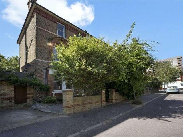 6 bed house for sale