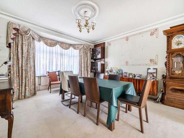 6 bed house for sale