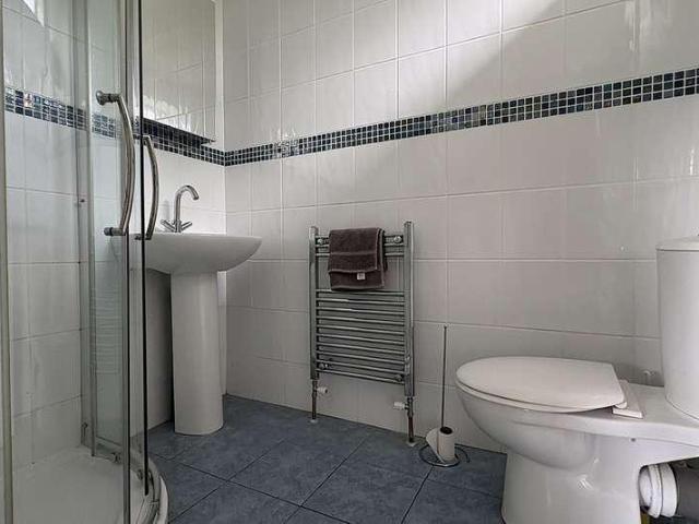 6 bed house for sale