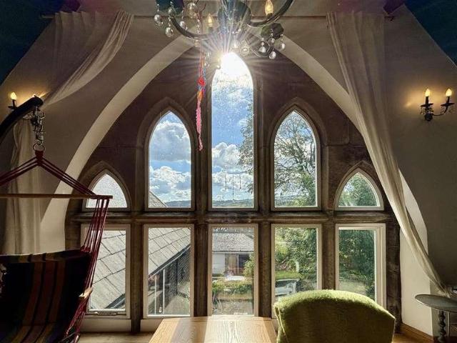 6 bed house for sale