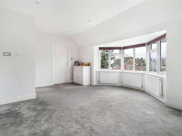 6 bed house for sale
