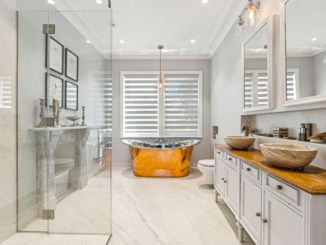 6 bed house for sale