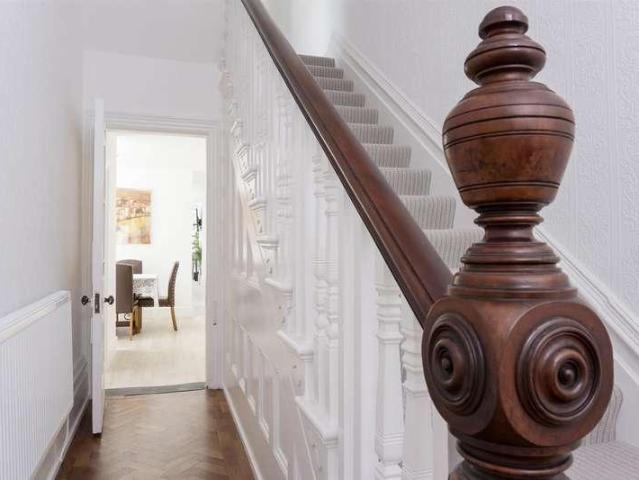 6 bed house for sale