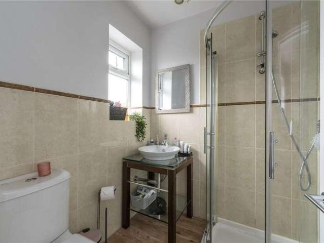 6 bed house for sale