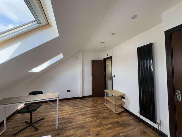 6 bed house for sale