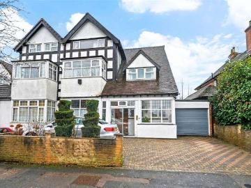 6 bed house for sale