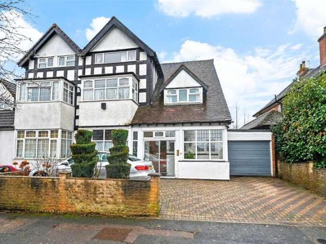 6 bed house for sale