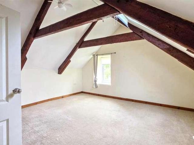 6 bed house for sale