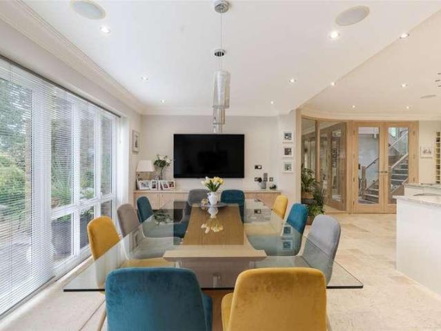 6 bed house for sale