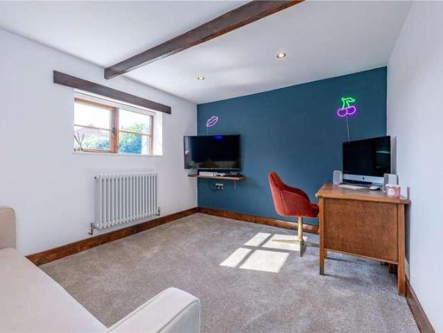 6 bed house for sale