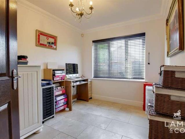 6 bed house for sale