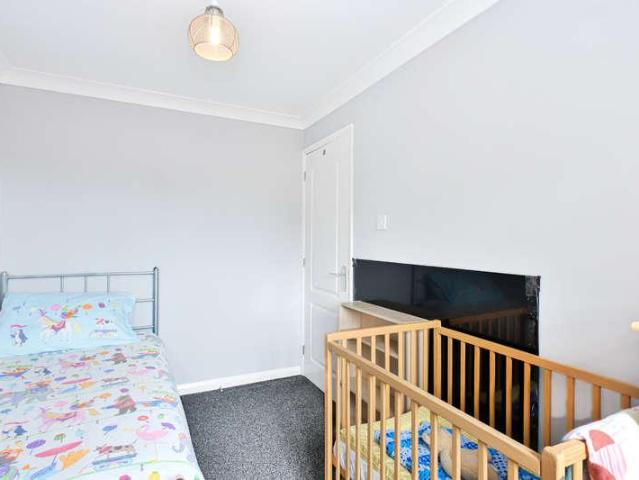 6 bed house for sale
