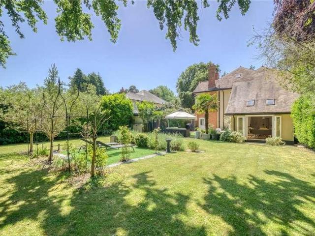 6 bed house for sale