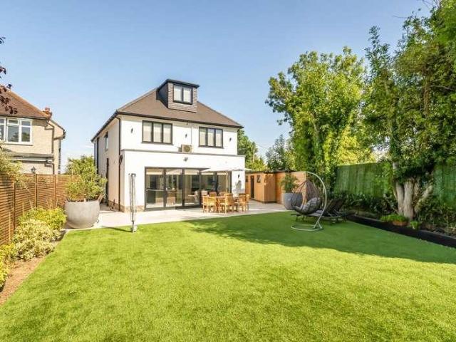 6 bed house for sale