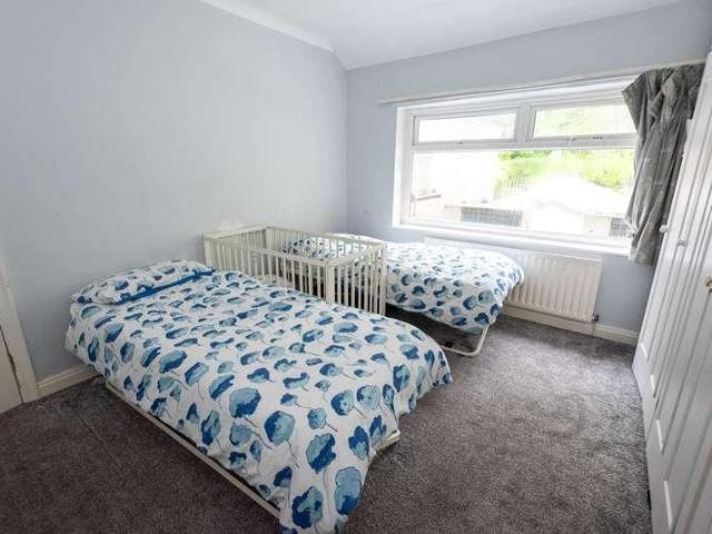 6 bed house for sale
