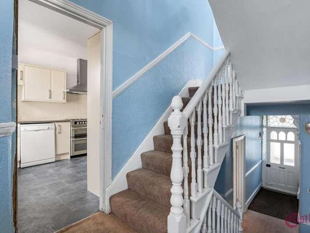 6 bed house for sale