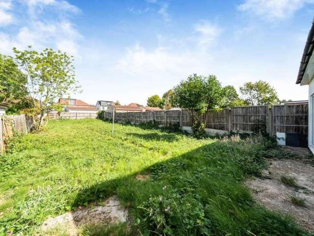 6 bed house for sale
