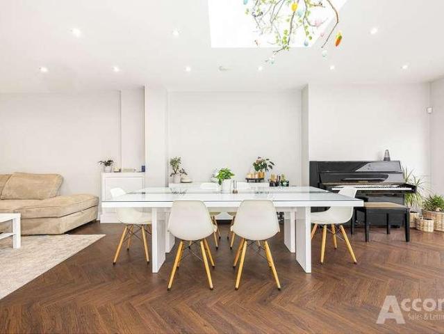 6 bed house for sale