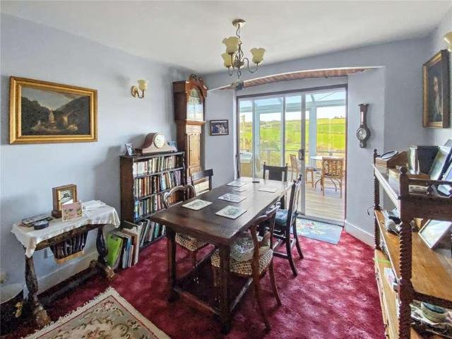 6 bed house for sale