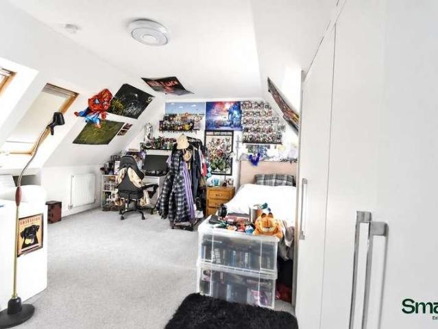 6 bed house for sale