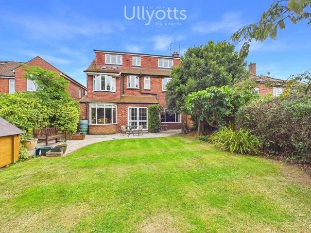 6 bed house for sale