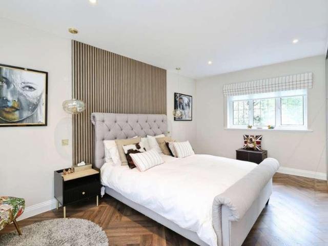 6 bed house for sale