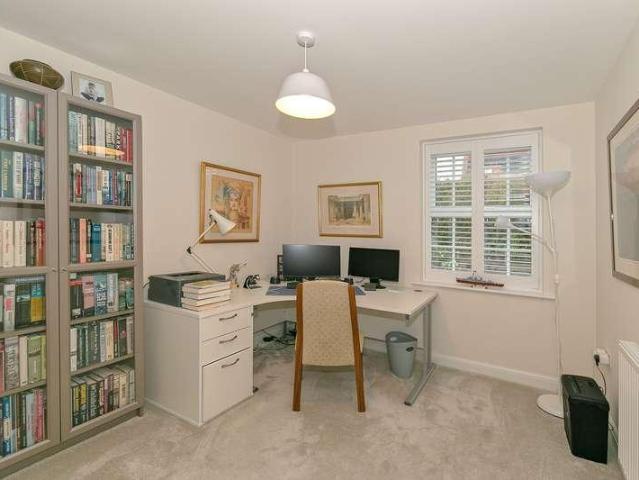 6 bed house for sale
