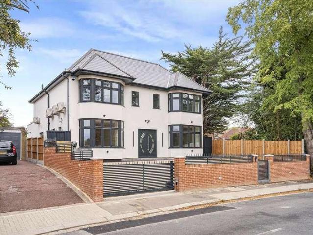 6 bed house for sale