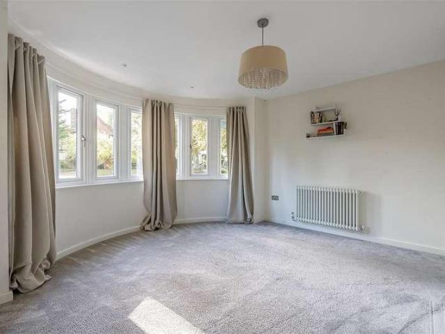 6 bed house for sale