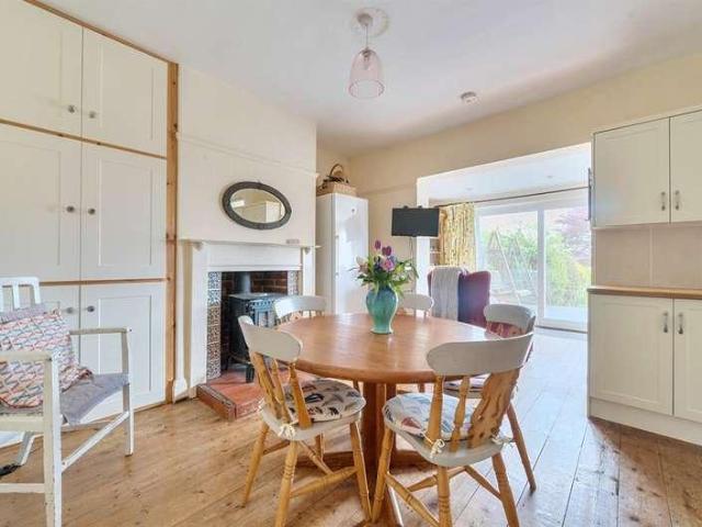 6 bed house for sale