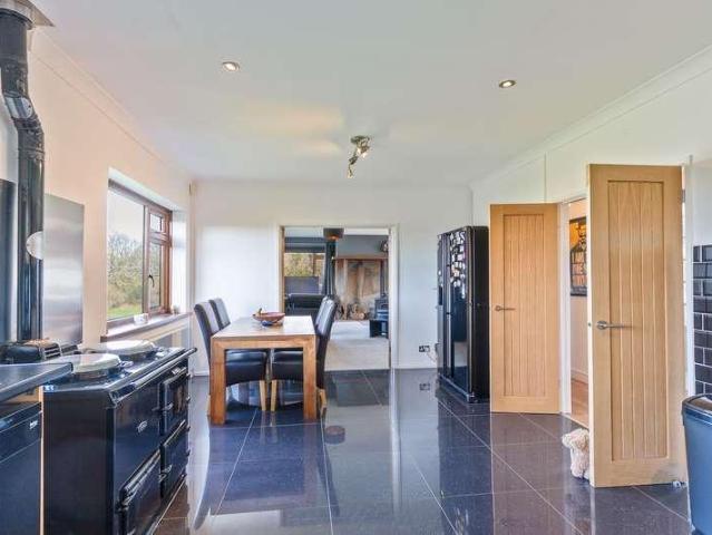 6 bed house for sale