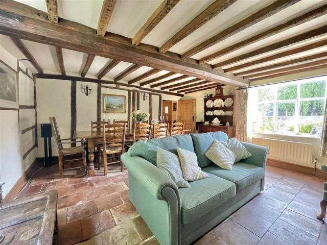 6 bed house for sale