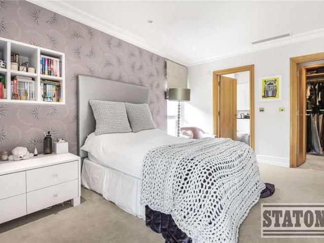 6 bed house for sale