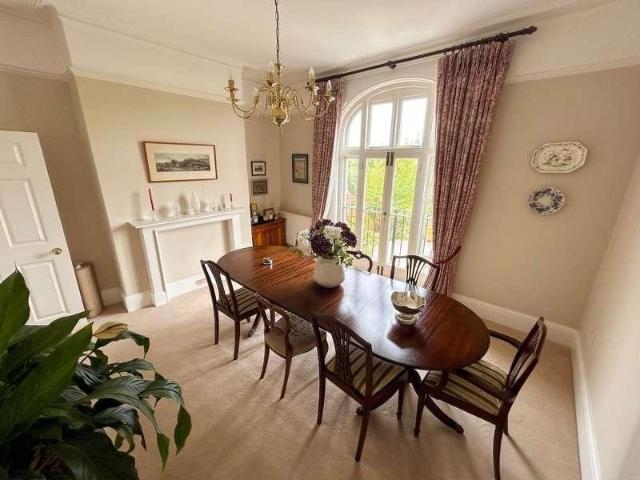 6 bed house for sale